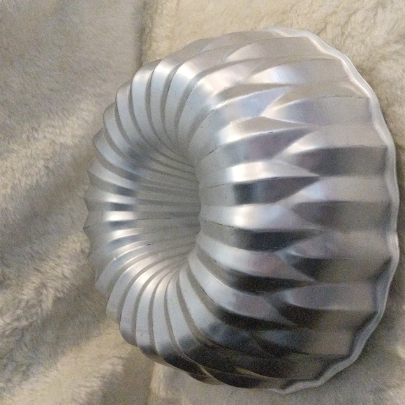 Kitchen Wilton Bundt Cake Poshmark